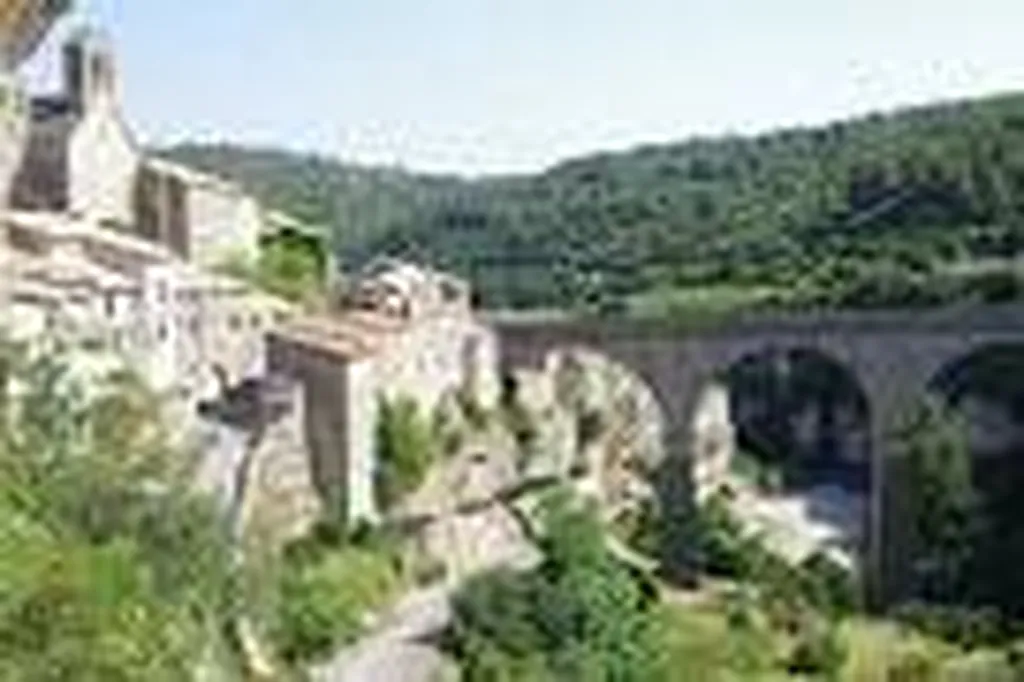 Site cathare ,classé parmi les plus beaux village de France.