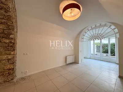 A louer, séduction garantie pour l'originalité de ce très joli cinq pièces 130,40 M2 dans l'esprit 