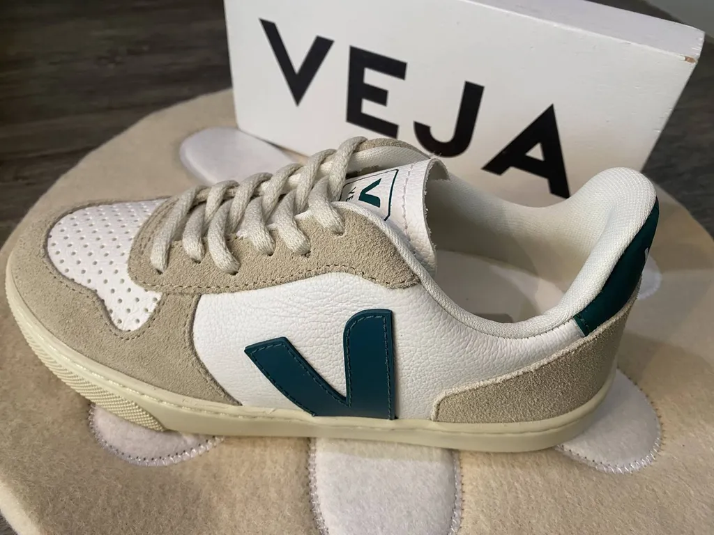 tennis VEJA à lacets pour enfants près de Saint Emilion