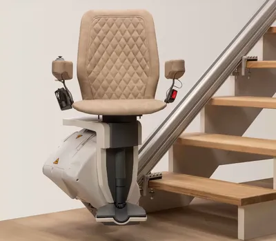 Pose de monte-escalier électrique haut de gamme UP Stairlift à Saint-Priest (Rhône) par 3 Baies