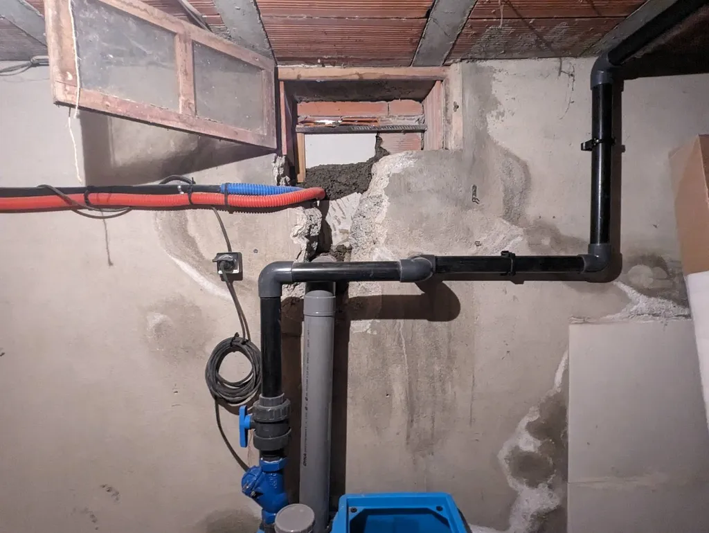 Poste de relevage des eaux usées en pose libre.