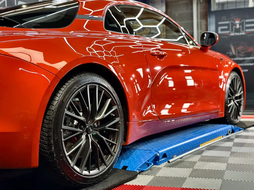 Spécialiste Protection carrosserie film PPF et traitement céramique Lyon Alpine A110 