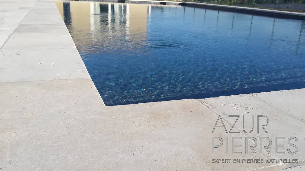 margelle de piscine en pierre naturelle