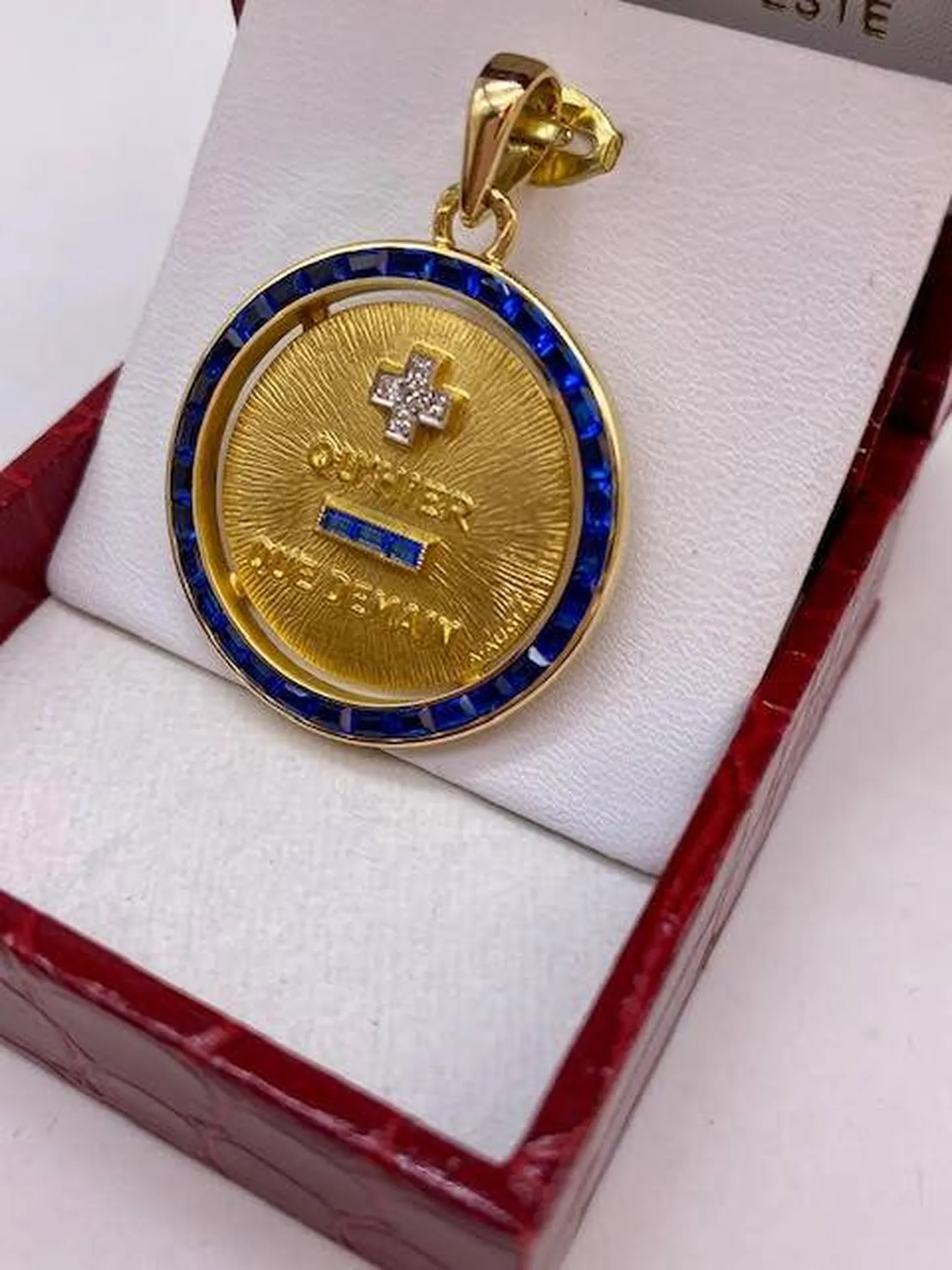 L'Art de l'Amour : La Médaille Augis Exclusive chez Or Ligne près de Bordeaux