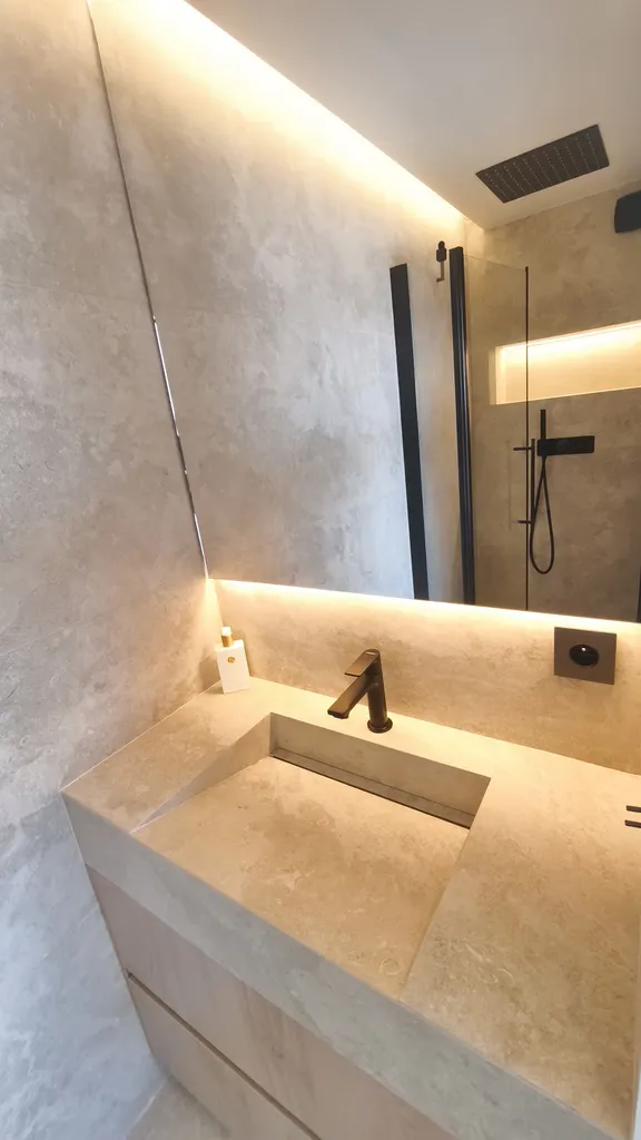 Création de salle de bain avec douche à l’italienne, caniveau et paroi de douche | M.M. Climatisation & Plomberie
