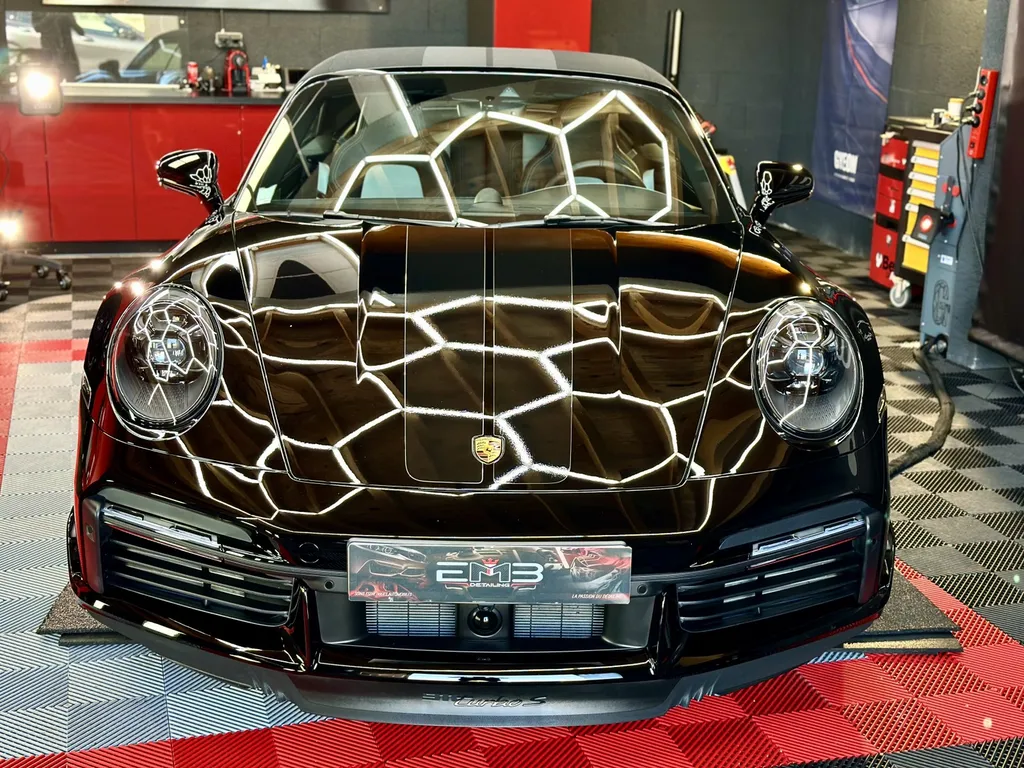 protection PPF automobile Lyon traitement céramique carosserie Porsche 992 Turbo S cabriolet 