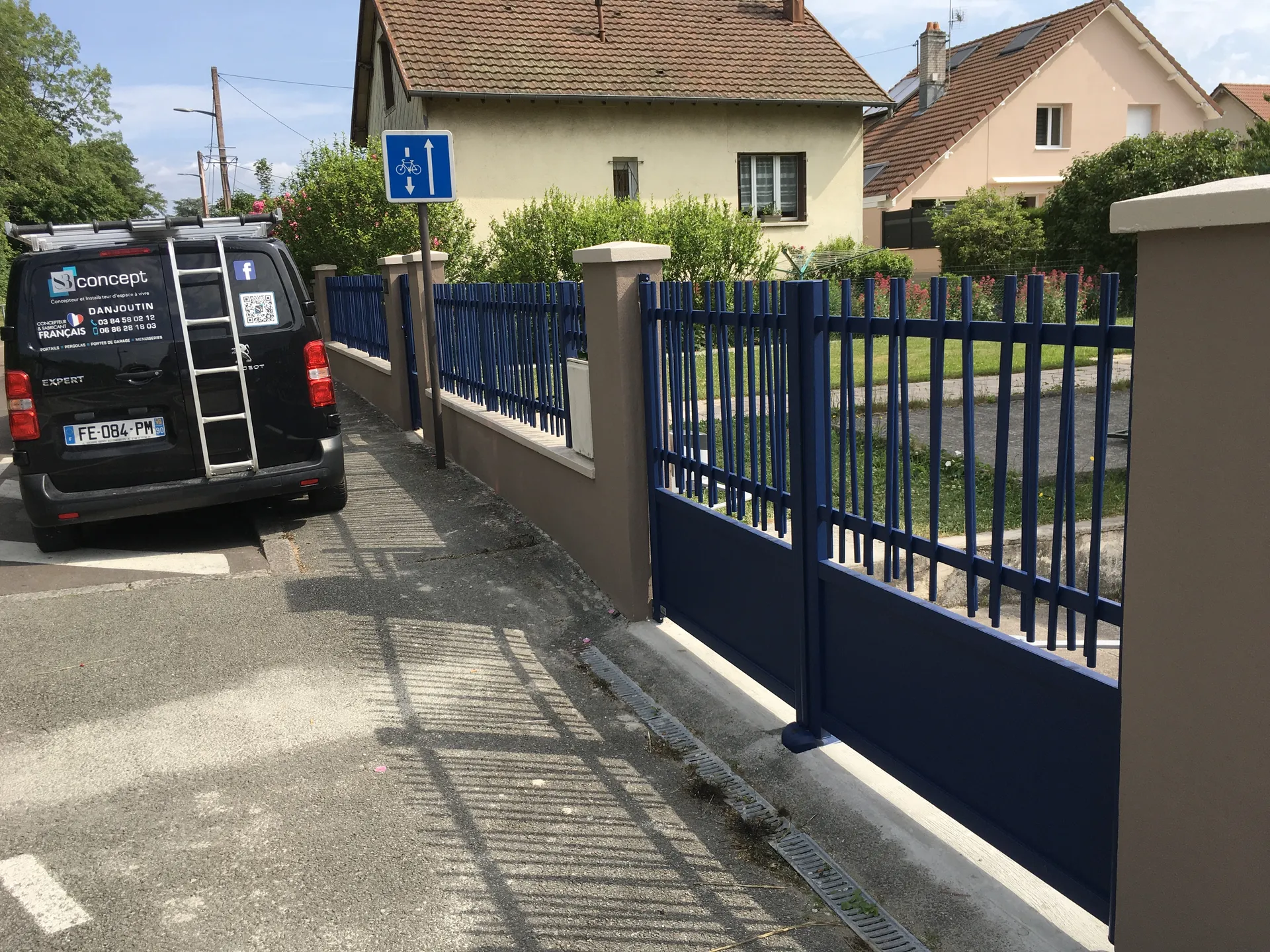 Sécurisez votre maison avec une clôture alu pleine ou ajourée de fabrication française dans le territoire de Belfort