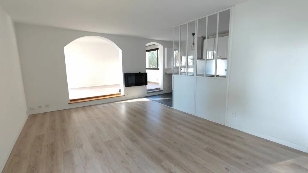 A vendre appartement T4 Cassis  en rez-de-chaussée avec véranda dans copropriété sécurisée