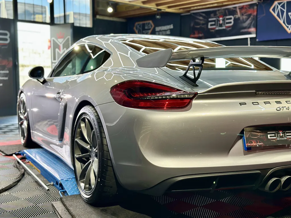 Protection carrosserie sur Limonest spécialiste porsche GT4