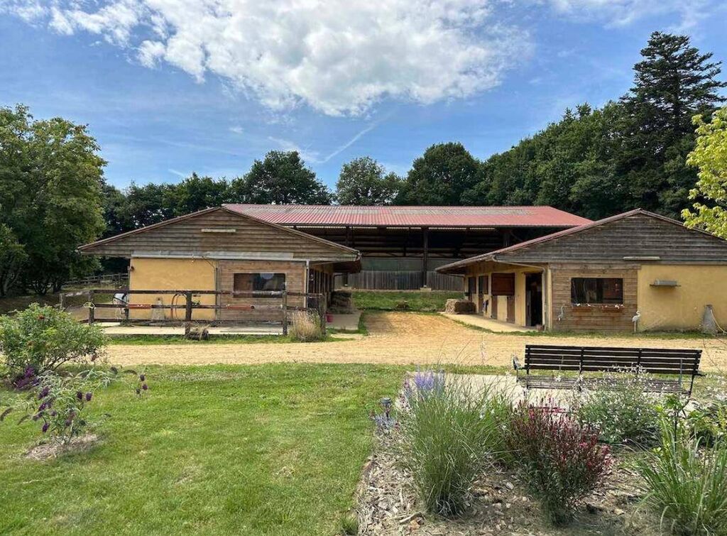 Région  ALENCON (ORNE) Propriété Equestre avec 10HA