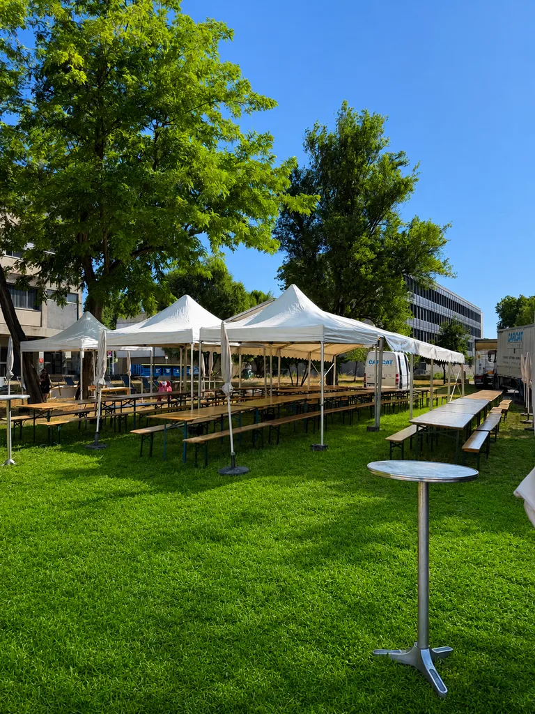 Installation et Location de Mobilier pour manger façon banquet à villeurbanne, Saint-Bel ou Saint Bonnet de Mûre