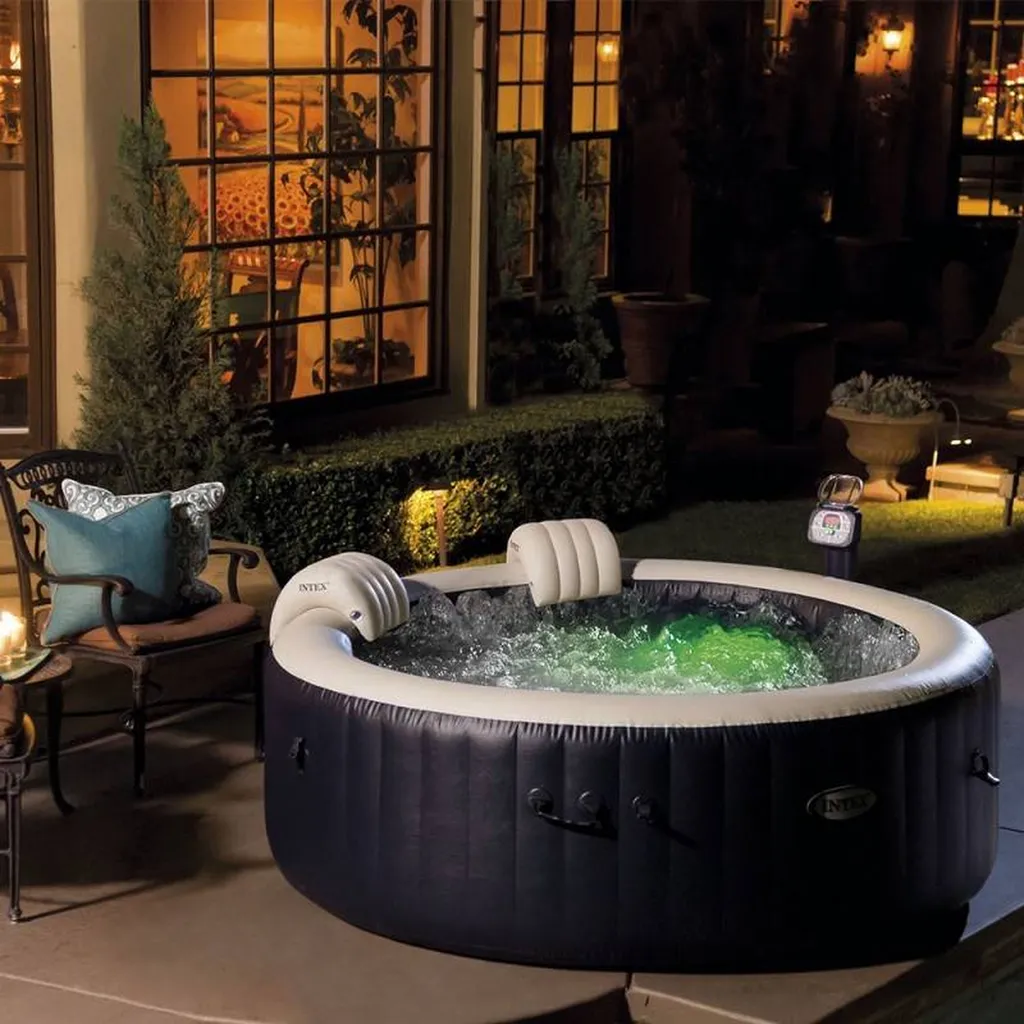 Pure Spa Bulles LED 4 Places INTEX chez Aquarev'Piscines à Pierrevert dans le 04