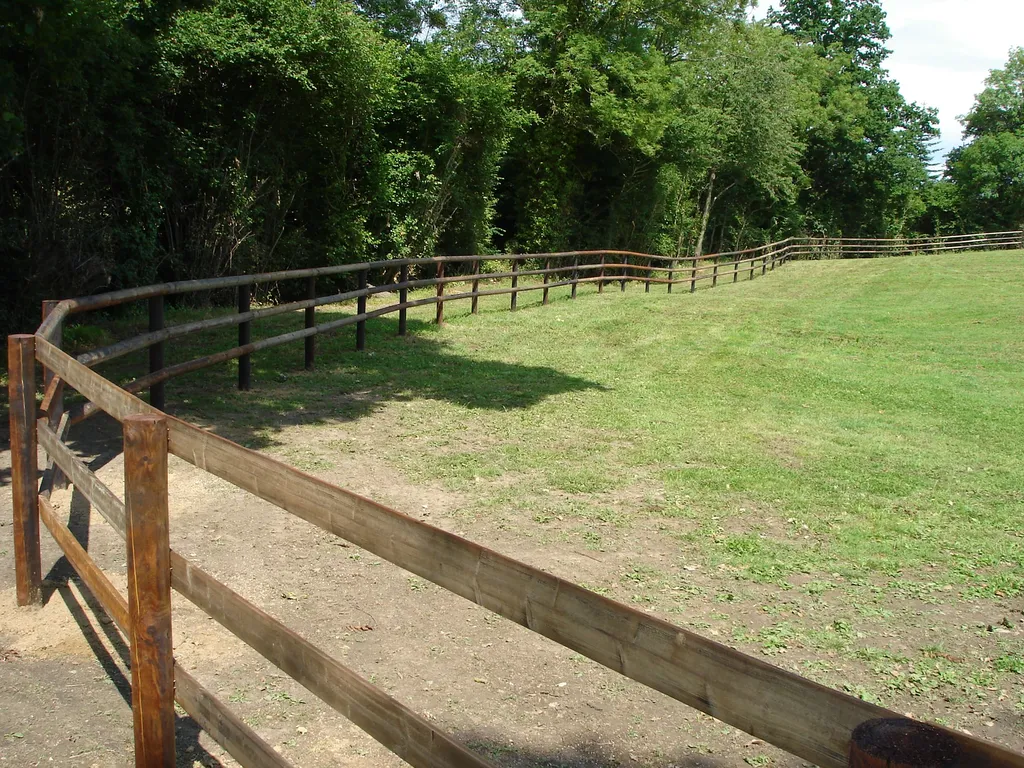 Installation de Clôtures de délimitation en bois pour professionnelles, Lisses de Sécurité et Barrières Forestières à Bernay dans l'Eure 27 et ses Alentours