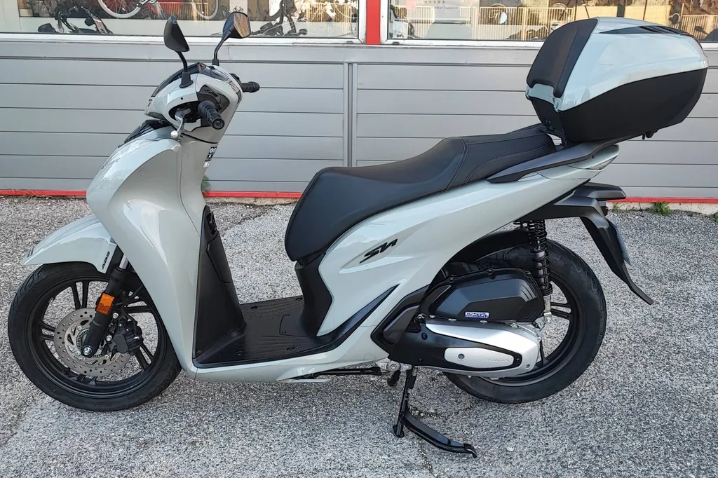 HONDA SH125 I TOP BOX DU 02/2024 AVEC 6750KM.