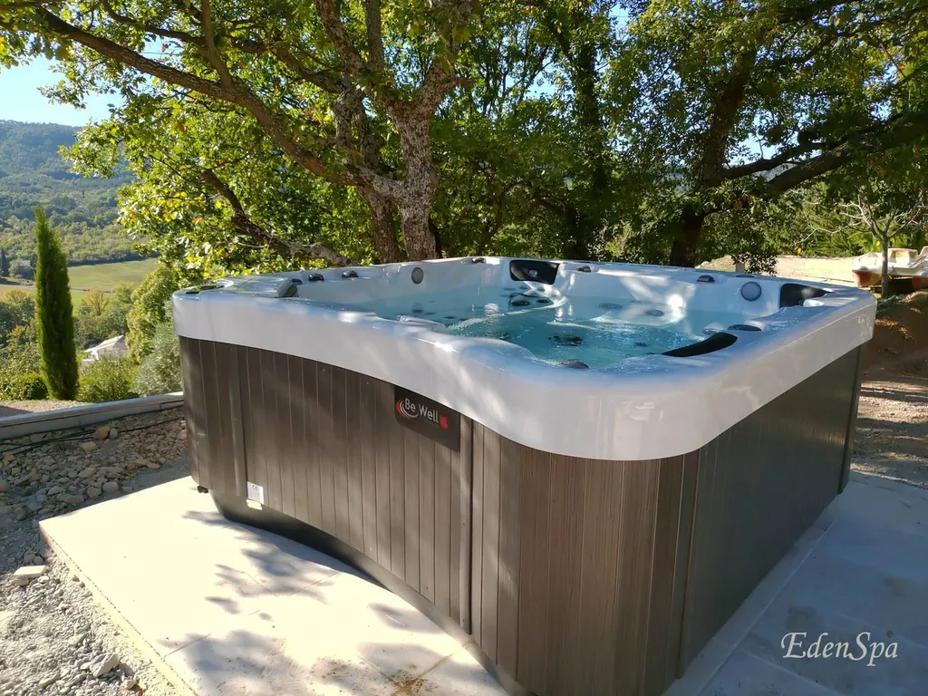 Spa canadien gamme Executive: E585 à Moustiers-Sainte-Marie