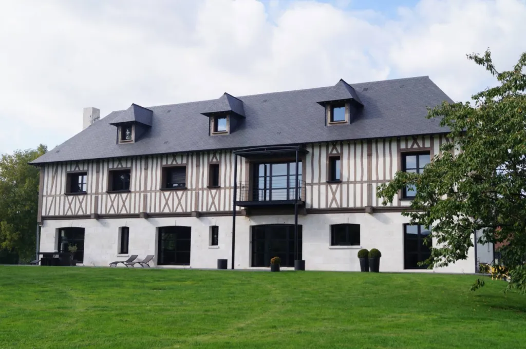 Construction d'une maison normande en pierres et colombages à Honfleur Proche Deauville dans le Calvados 14