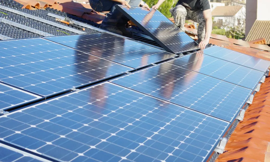 Installation de panneaux solaires photovoltaïques à Ceyreste avec Provence Energie Solaire Services à La Ciotat