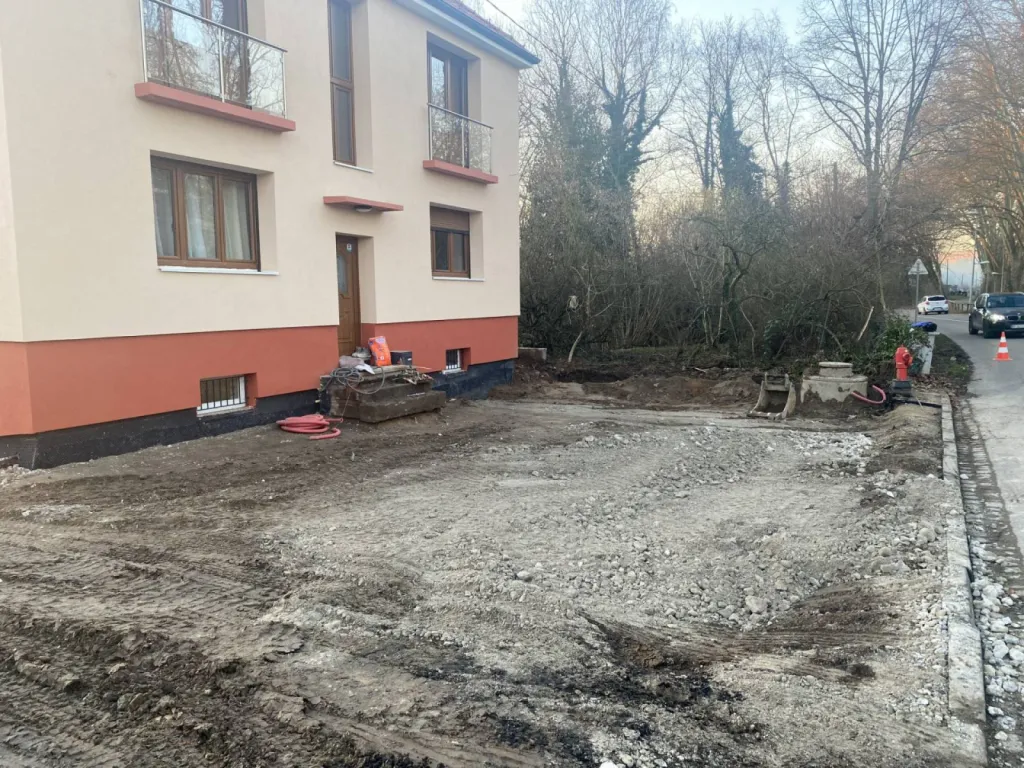 Terrassement d'une maison pour futures place de parking à Strasbourg 