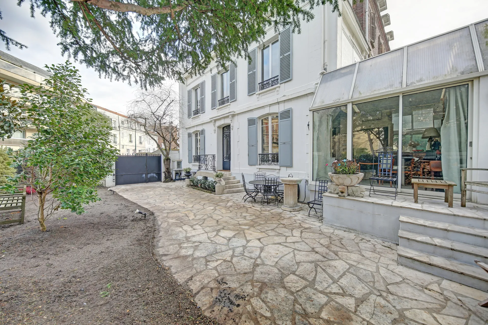 En exclusivité à vendre maison de caractère au cœur du Vésinet à quelques pas de la place du marché