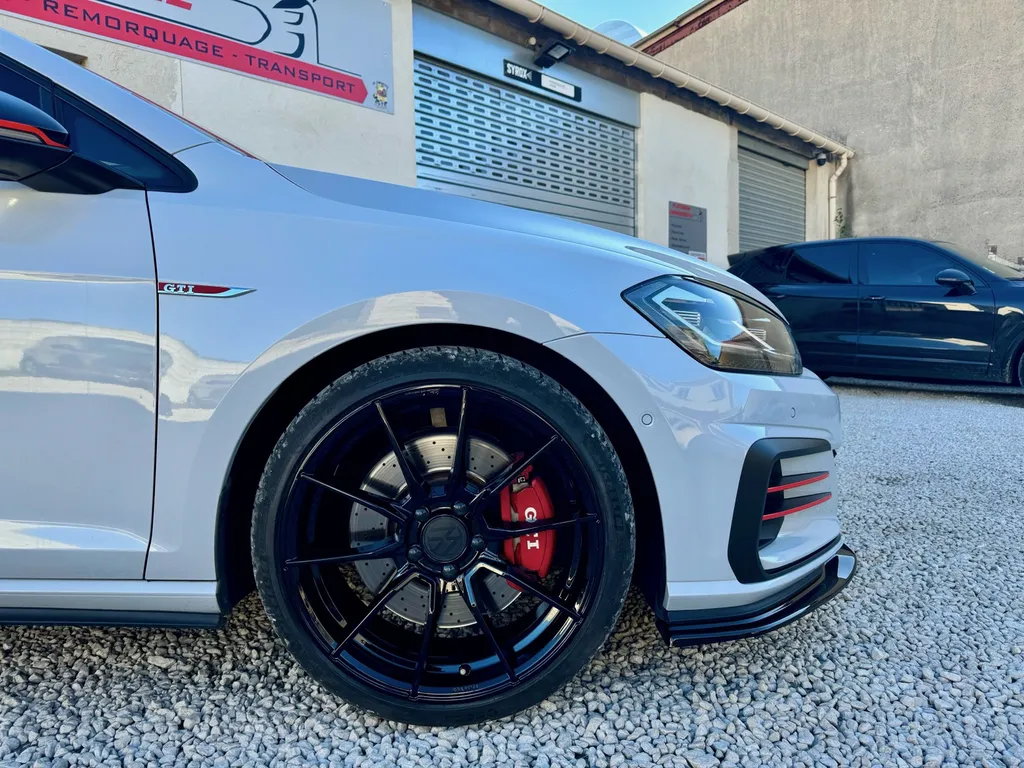 réparation choc arrière de cette Volkswagen Golf 7 GTI  proche de Marseille, d’Aubagne et Cassis