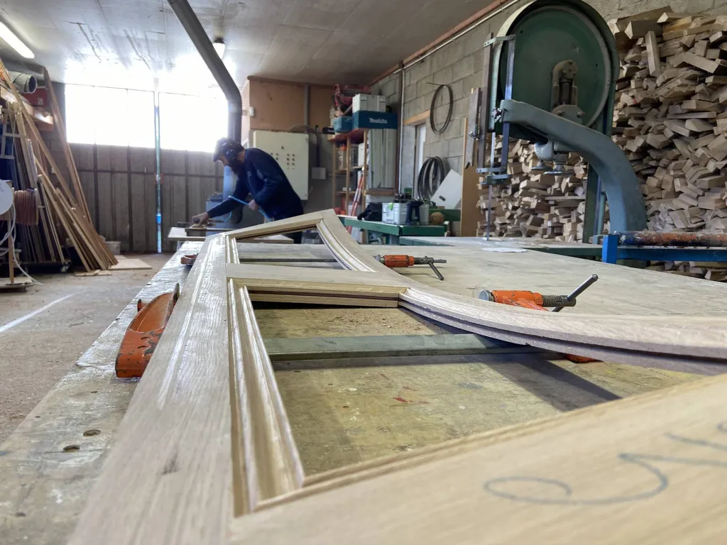 Voussures cintrées en Chêne pour habillage mural toute hauteur