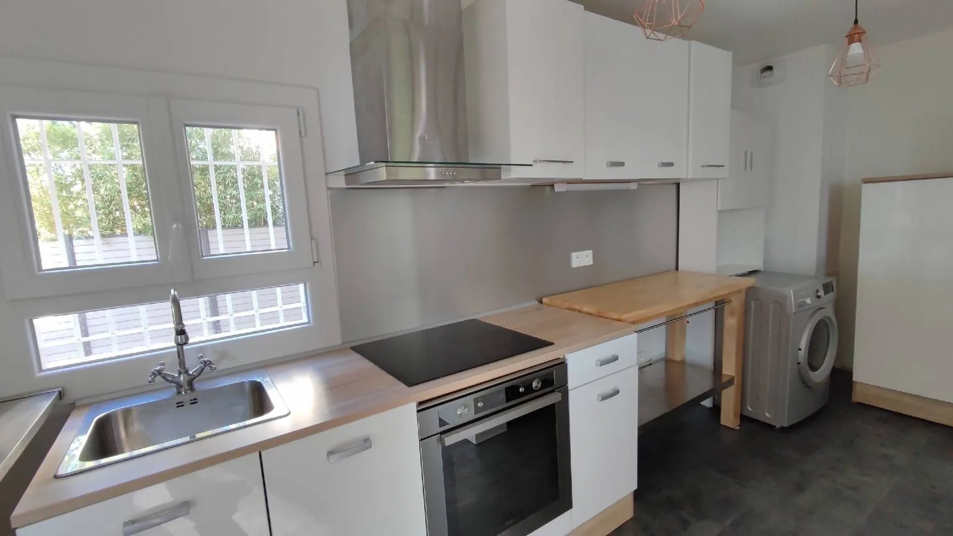 A vendre appartement T4 Cassis  en rez-de-chaussée avec véranda dans copropriété sécurisée