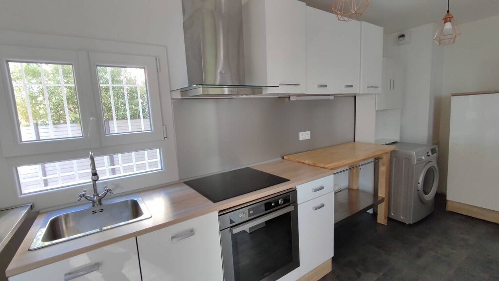 A vendre appartement T4 Cassis  en rez-de-chaussée avec véranda dans copropriété sécurisée