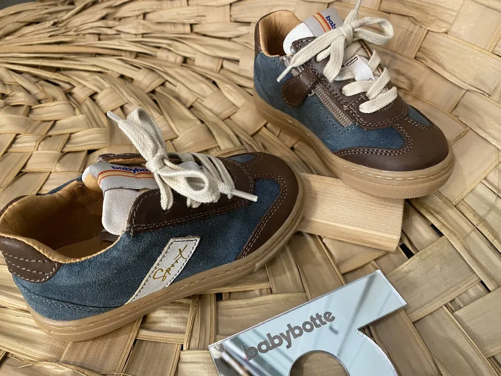 chaussure en cuir bleu et cognac pour garçons près de Caudéran