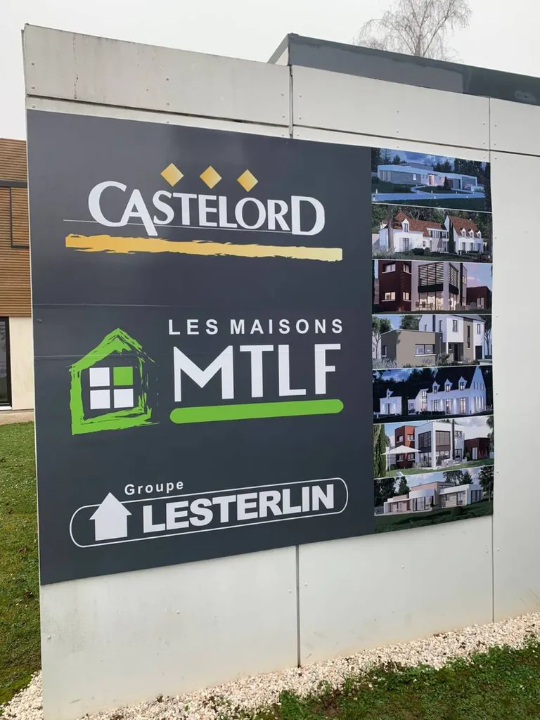 Panneau publicitaire multi-enseignes 