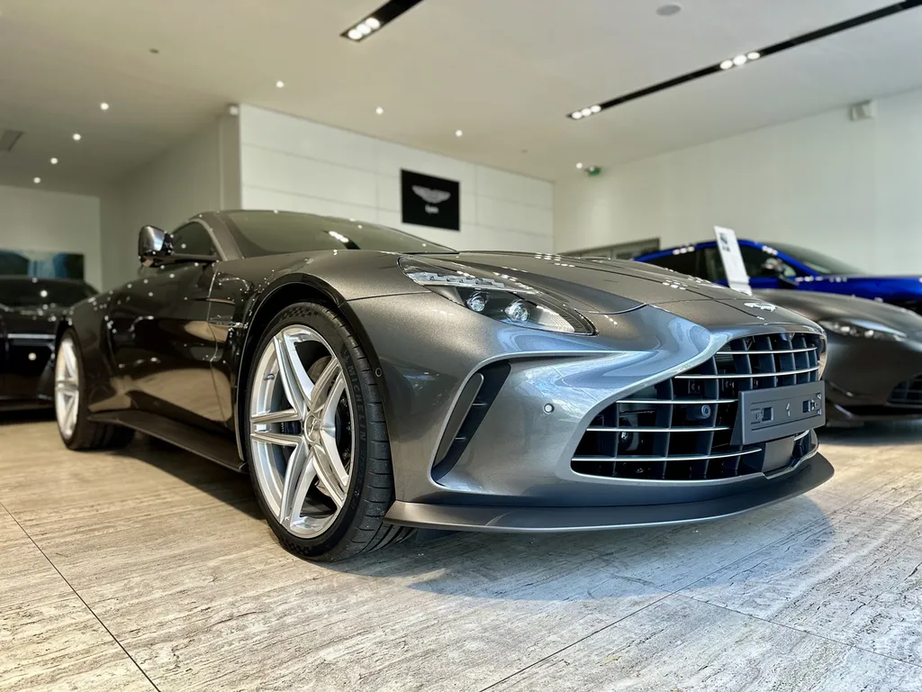 Traitement céramique Aston Martin Vantage DETAILING spécialiste voiture de sport sur Mornant 
