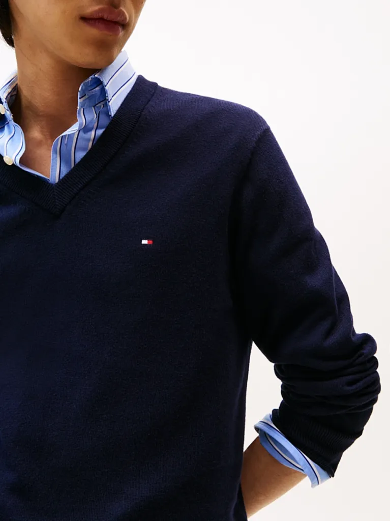 Le pull col V Tommy Hilfiger