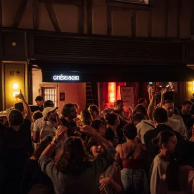 Recherche de DJ professionnel pour animation musicale personnalisée avec installation photobooth et ambiance festive à Arcachon