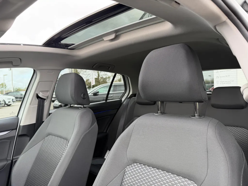 Volkswagen Golf 8 d'occasion à La Frénaye : Berline TDI 150 DSG7 disponible chez Caudebec Automobiles près du Havre