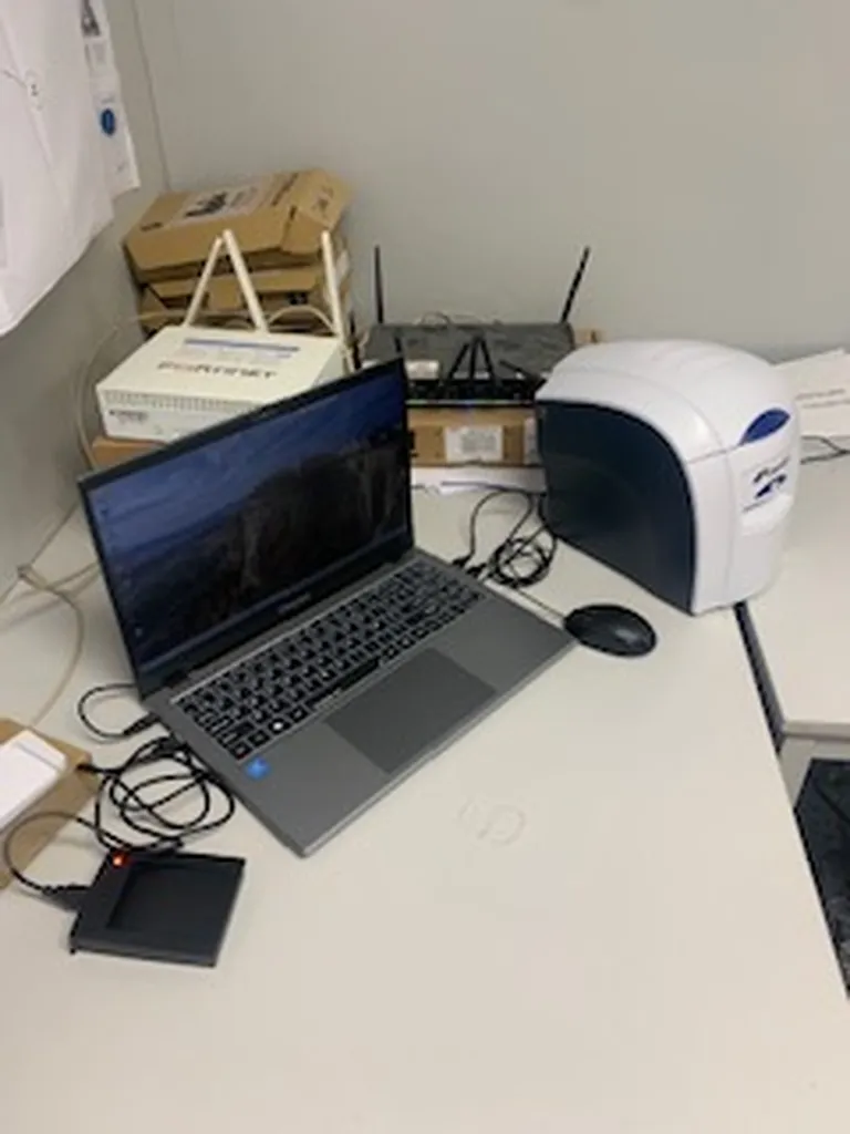 Installation d’un contrôle d’accès tourniquet avec lecteur de carte et badgeage sur base vie à Aubervilliers 93300