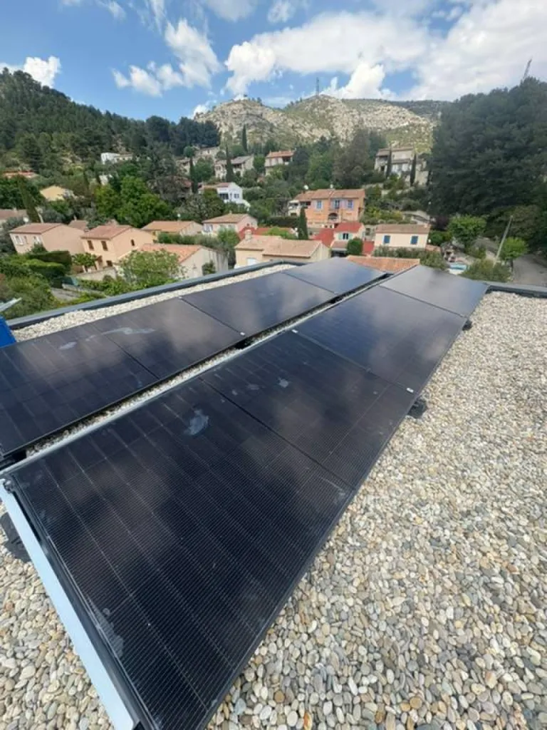 Pose de 6 panneaux solaires Dualsun 3kwC avec Provence Energie Solaire Services à La Ciotat