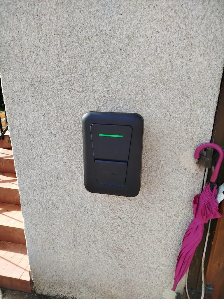 Pose d'une borne de recharge Hager Triphasé 11KW par infiny elec