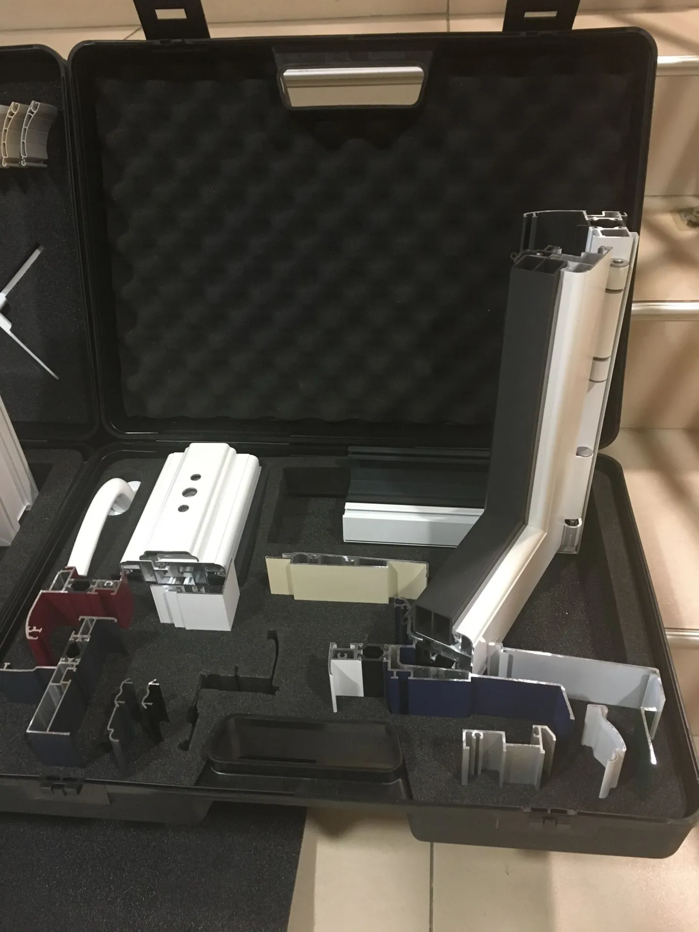 Angle de fenêtre en ALU pour présentation SCHÜCO sur Aix en Provence