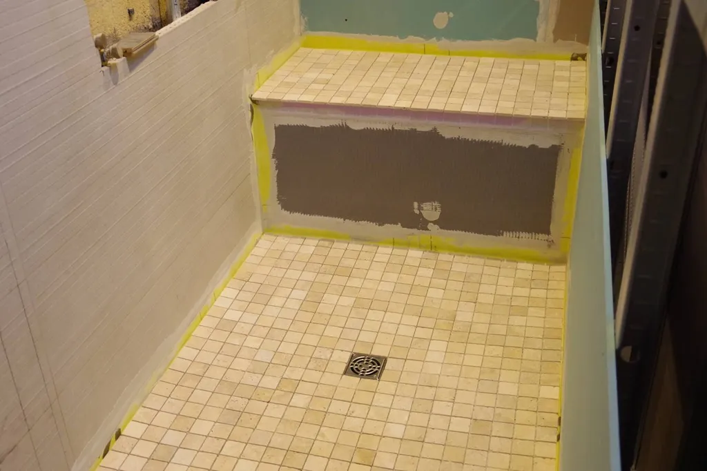 Poser du travertin mix dans une salle de bain en Gironde