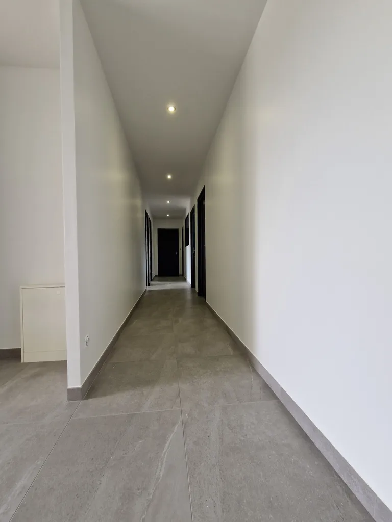 Reprise totale d'une maison neuve en enduit et peinture entre Yvetot et Le Havre après le passage d'un peintre qui n'a pas su répondre aux exigences du client.