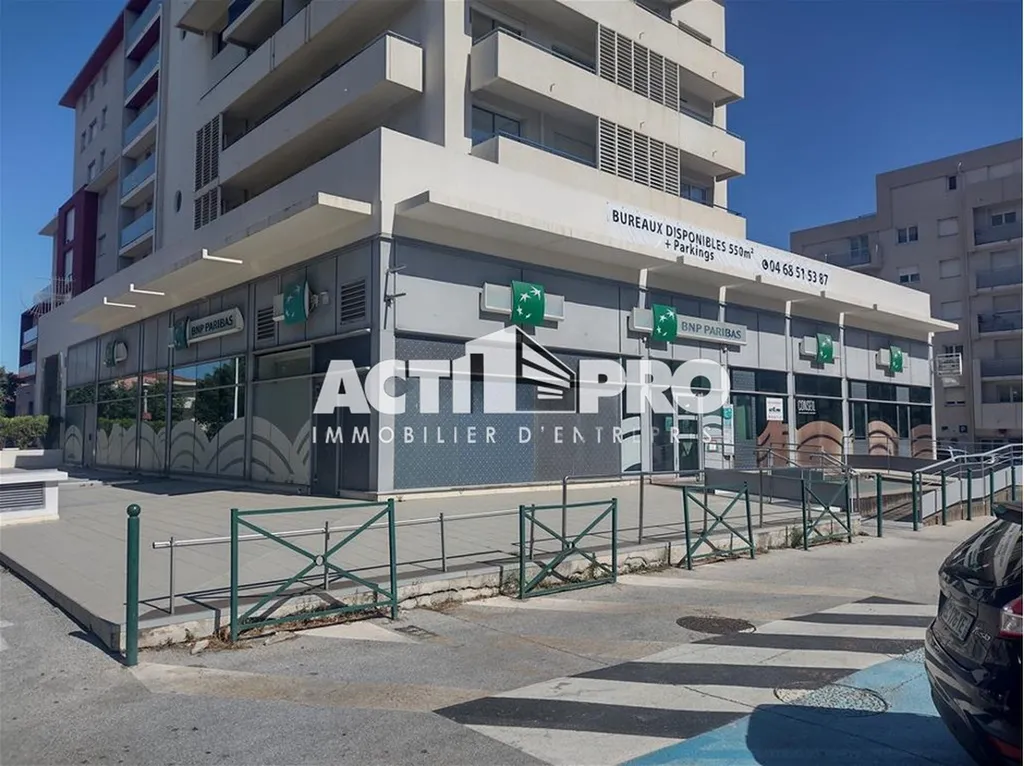 Bureaux à louer de 542 m² en très bon état avec parking à Perpignan.