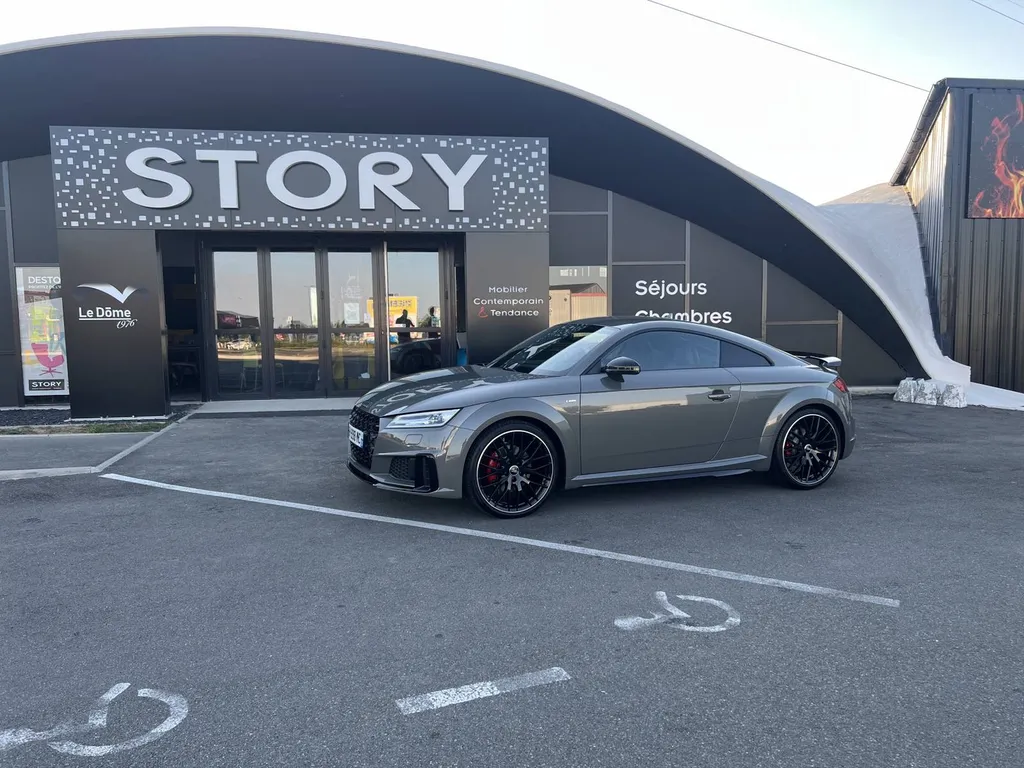 Réalisation d'un traitement céramique Gtechniq sur une Audi TT S Line grise, sur Le Mans
