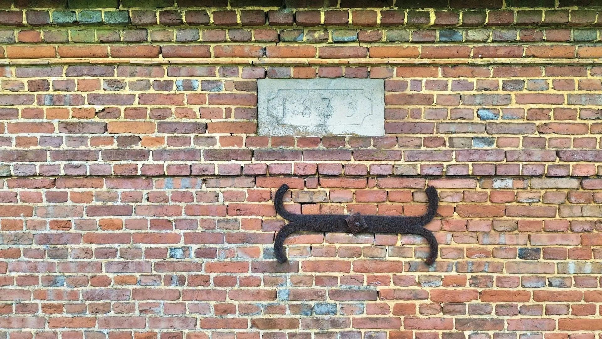 À vendre en Seine-Maritime : Grange avec combles aménageables : Environ 120 m² de combles exploitables à 1,80 m de hauteur.