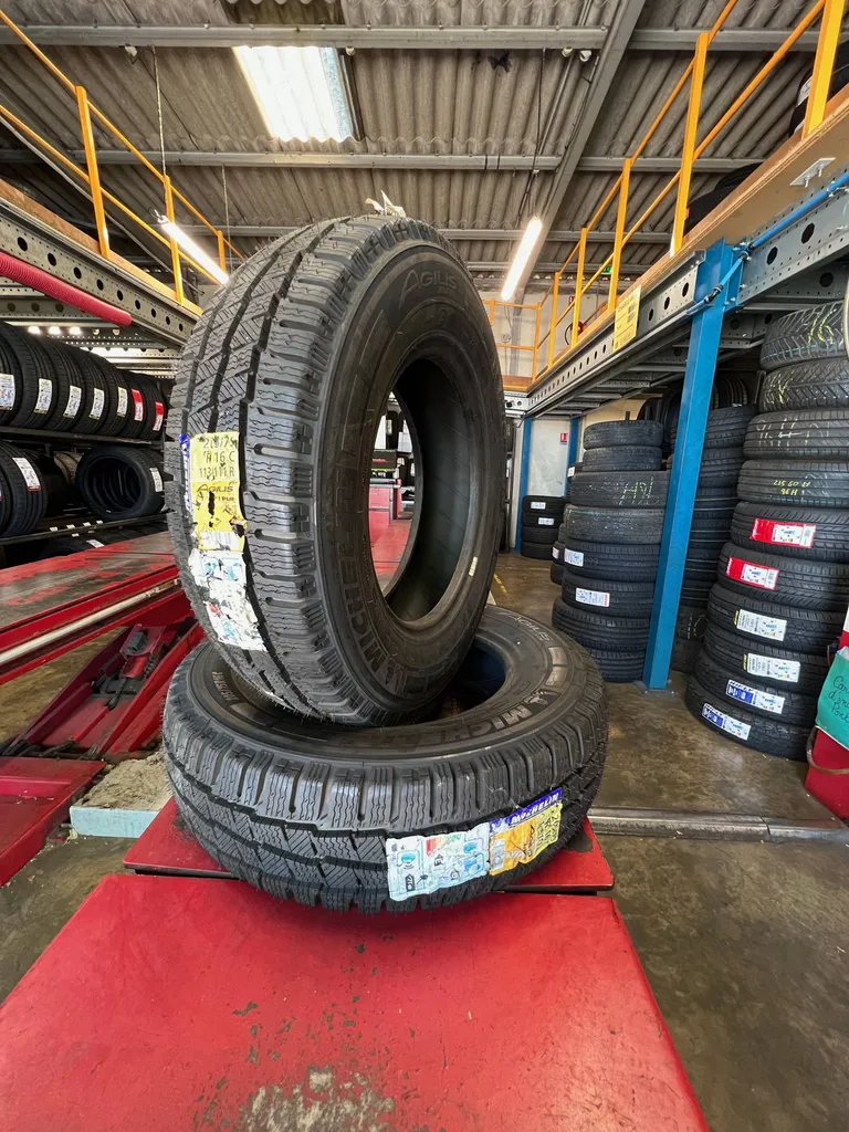 Pneus neufs 16 pouces camionnette MICHELIN en vente sur Ales et Nimes