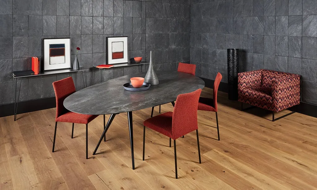 Table de repas extensible avec plateau en céramique et piètement fin à Hyères près de La Valette-du-Var