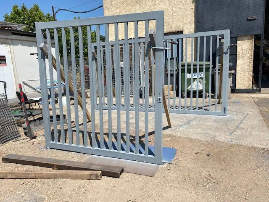 FABRICATION ET POSE PORTAIL ROBUSTE INDUSTRIEL POUR ENTREPOT INDUSTRIE COMMERCE ATELIER TERTIAIRE LOGISTIQUE VITROLLES                  