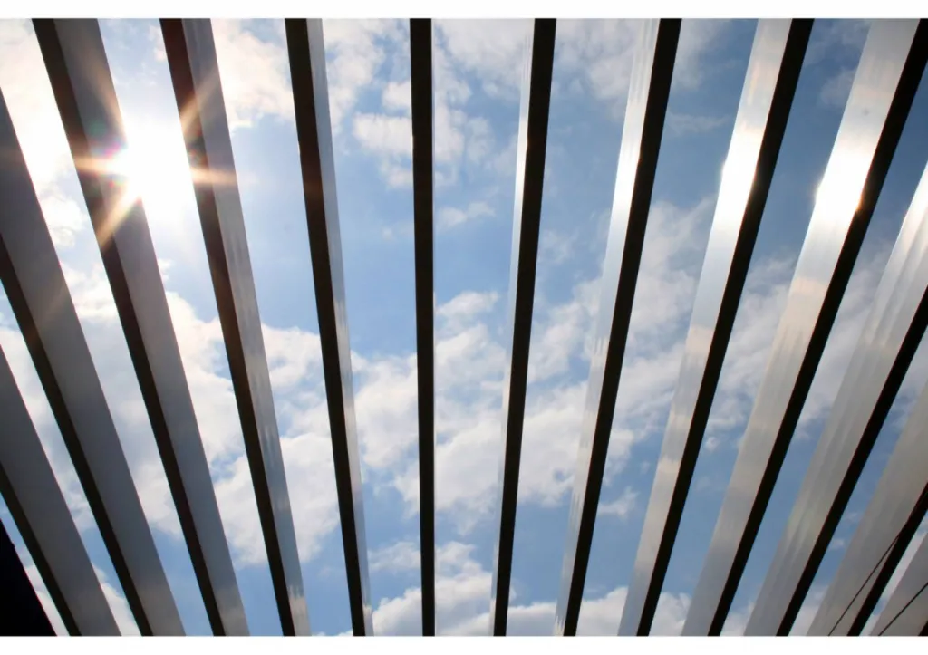 Réalisation de pergola bioclimatique vitrée en PACA