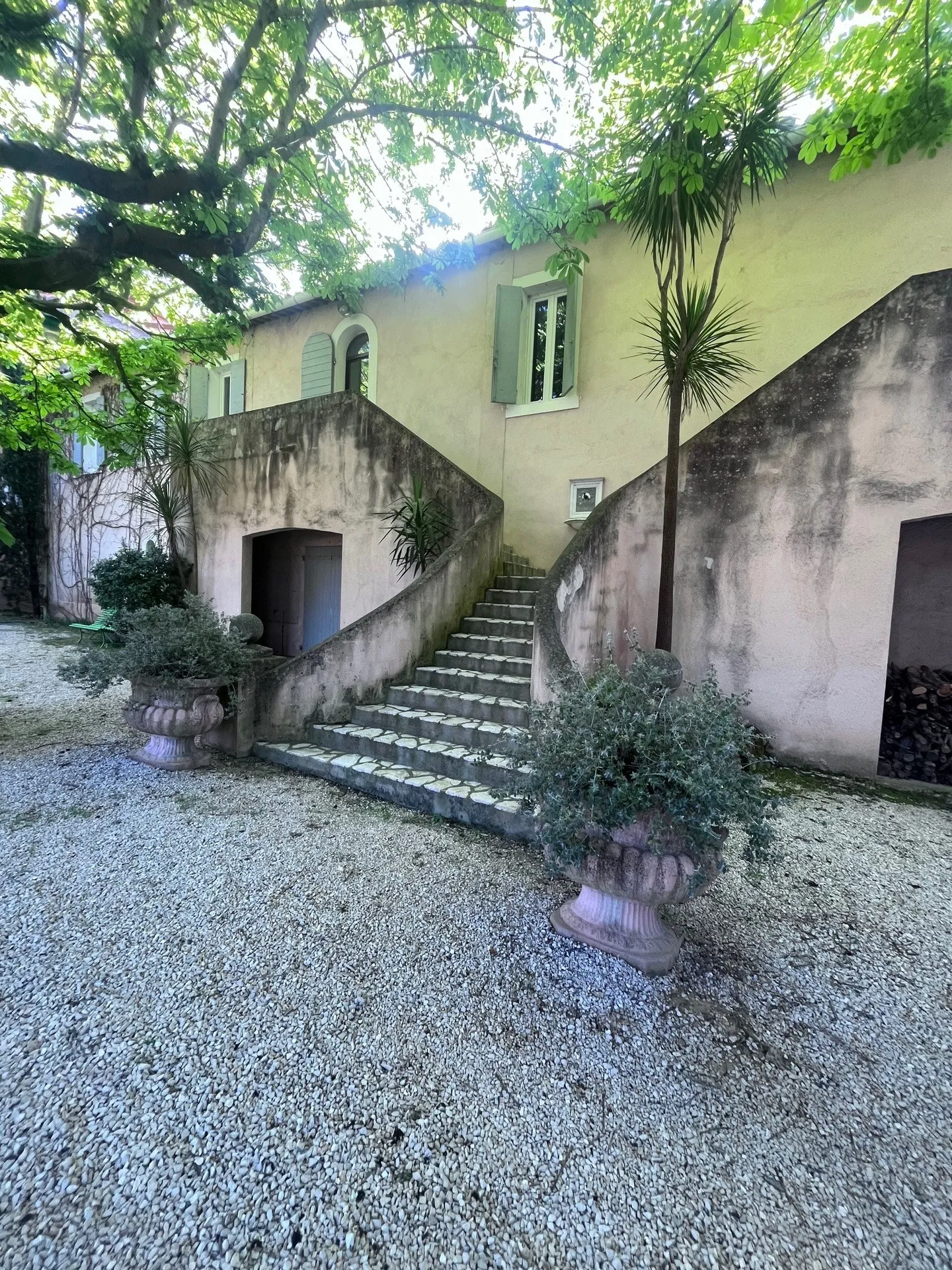 Vente Mas Cassis campagne au milieu des vignes  avec dépendances, nombreuses terrasses, couloir de nage et garages
