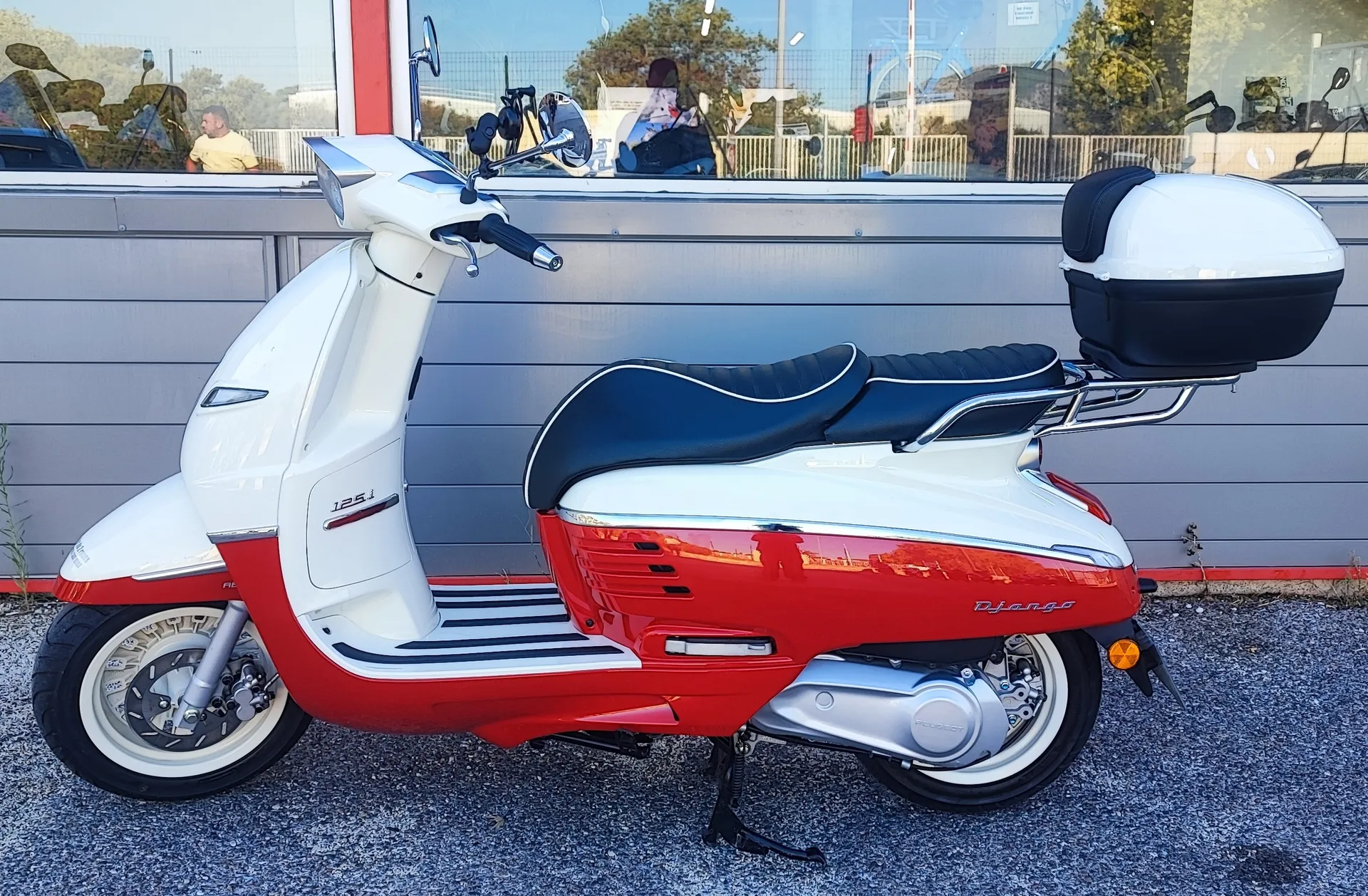 SCOOTER OCCASION PEUGEOT DJANGO 125 DU 11/2025 AVEC 240 KM.