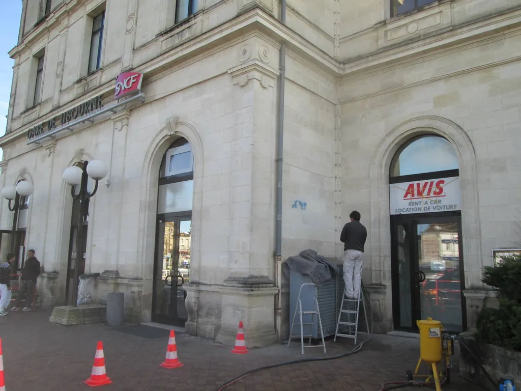 Ravalement pierre par aerogommage bordeaux