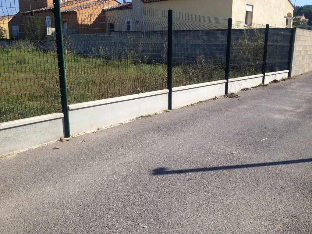 Modèle de panneaux soudés avec soubassement béton en 50 cm 